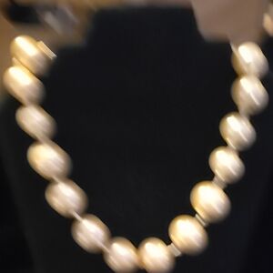 Cream Pearl Necklace with Lustrous Iridescence